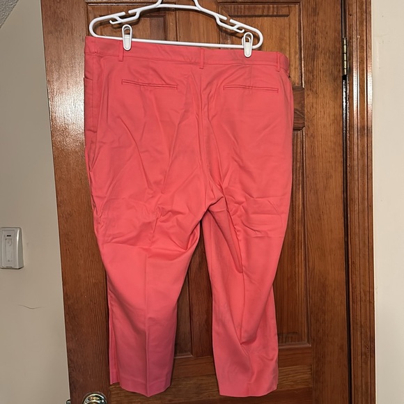 Women’s Curvy Fit Capris Pants - Picture 2 of 2